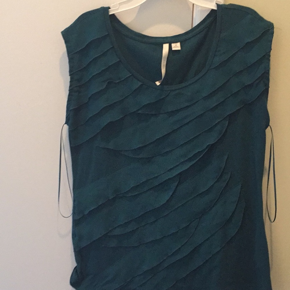Teal sleeveless shirt